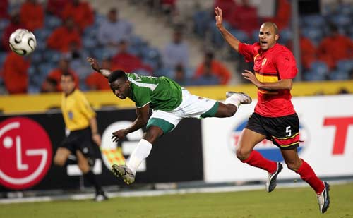 球星连续制造杀伤，把对手打崩（球星火力全开连番冲击，令对手崩盘）