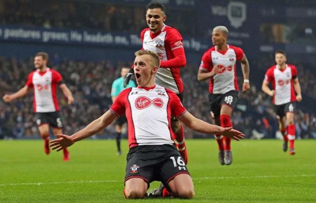 迈阿密跳舞庆祝夺冠，小贝兴奋舞动、梅西&德保罗有些局促（迈阿密夺冠后全队舞动庆典：小贝热情起舞，梅西与德保罗略显拘谨）