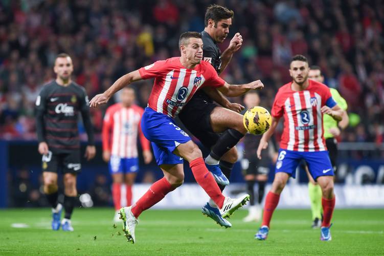 曾经的前场搭档！安东尼和拉什福德拥抱这一刻，你想到了什么？