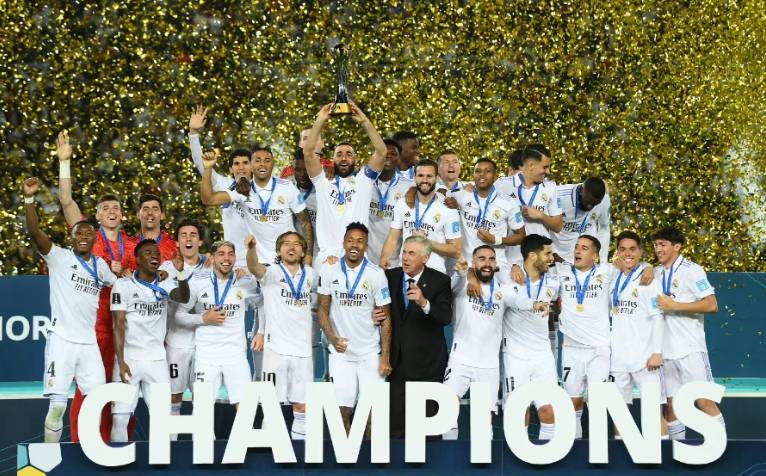 机敏前插破门，当选全场最佳，芒特越踢越好了，继续加油！（机敏插上破门，荣膺全场最佳，芒特状态蒸蒸日上，继续加油！）