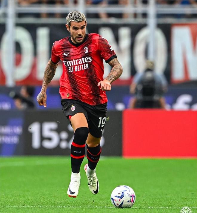 罗马诺：尤文并未追逐坎塞洛，球员不降薪意甲俱乐部无法负担（罗马诺：尤文无意签回坎塞洛，若不降薪意甲球队难以承担）