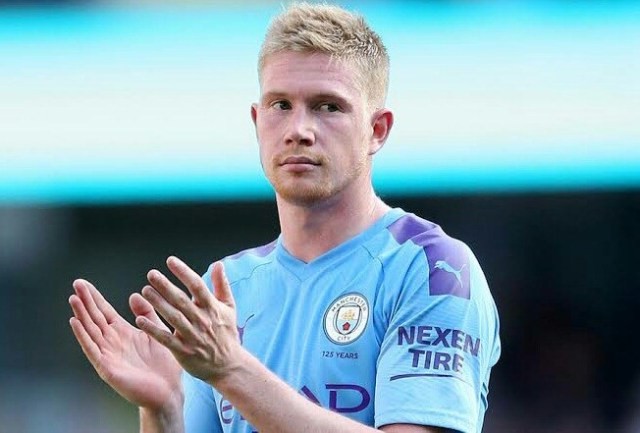 赫内斯遭拜仁球迷横幅抗议！前者近期曾呼吁废除50+1政策（呼吁废除50+1后，赫内斯遭拜仁球迷横幅抗议）