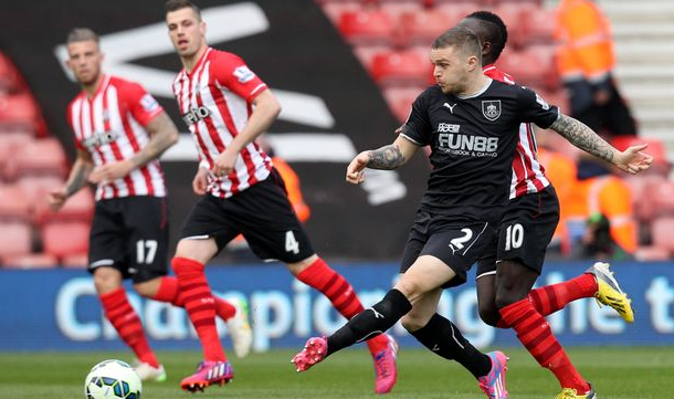 埃斯特旺经纪人：我们连续4年和巴萨谈转会，但对方财政困难（埃斯特旺经纪人：与巴萨谈转会已四年，但其财务困境成阻碍）