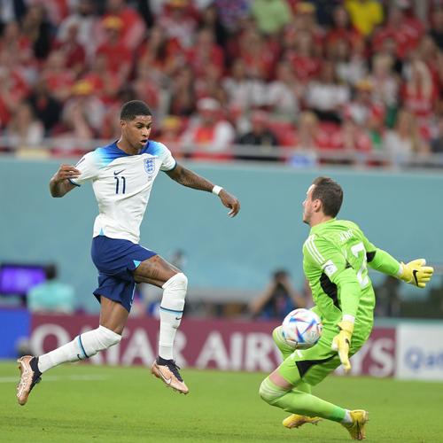 意甲三分制时代以来，米兰前14轮拿超过30分最终都排名前三（自意甲实行三分制以来，米兰前14轮积分超30分的赛季最终全部跻身前三）