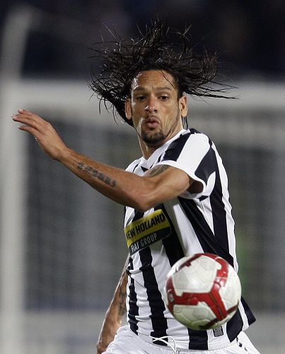 76人双星组合渐入佳境（76人双核默契渐成）