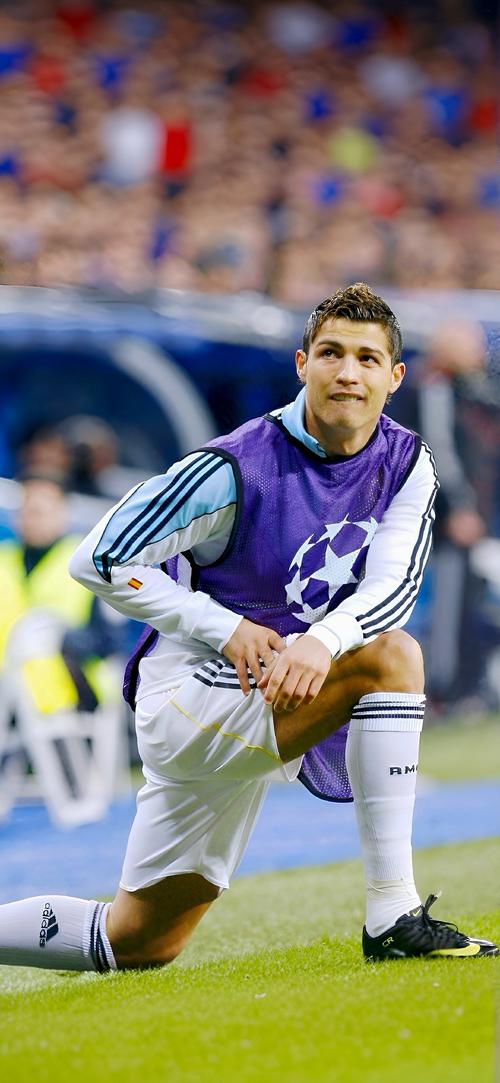 开场29分钟3球，姆巴佩完成欧冠历史第三早的帽子戏法（姆巴佩开场29分钟戴帽，欧冠史上第三快）