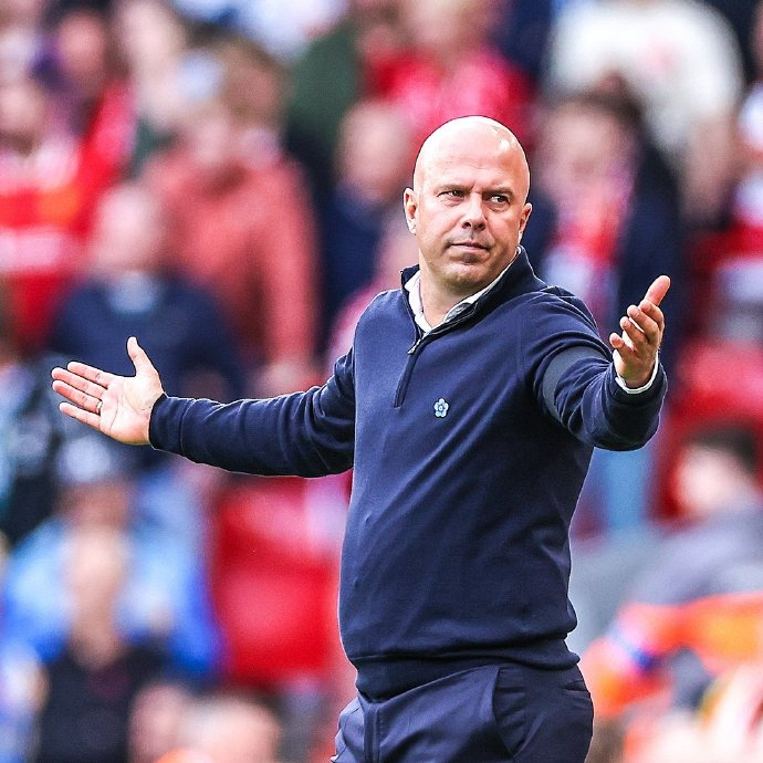 323胜仅次于阿拉贡内斯，西蒙尼成西甲赢球场次第二多的主帅（西蒙尼以323场胜利位居西甲主帅赢球场次第二，仅次于阿拉贡内斯）