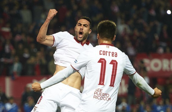 半场：柏林联1-1拜仁，诺伊尔“下蛋”送礼，迪亚斯0度角破门（半场战报：柏林联1-1拜仁，诺伊尔失误送礼，迪亚斯零角度破门）