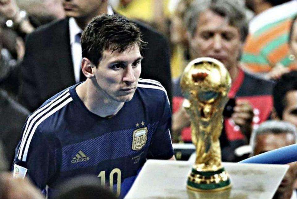 芒特：中场DNA已刻入灵魂！踢10号位？防守必须拉满（芒特：中场基因刻在骨子里，踢10号也得把防守拉满）