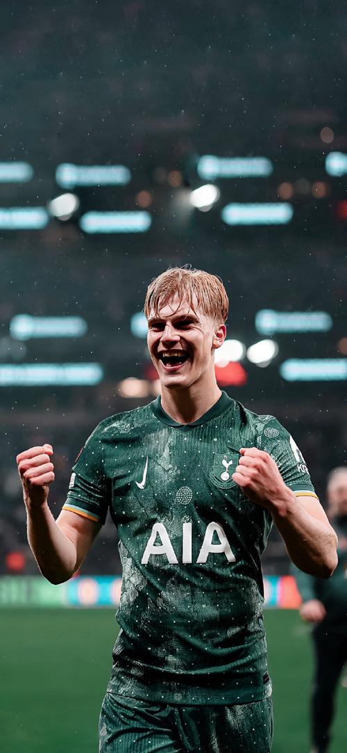 法尔克：凯恩与拜仁愿意续约至2028年，他愿意世界杯后再谈（法尔克：凯恩与拜仁有意将合同续至2028年，谈判将于世界杯后进行）