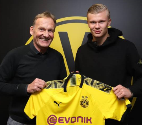 巴黎人报关注蓉城罚单：中国俱乐部因球迷种族歧视对方球员被罚6万欧（巴黎人报聚焦蓉城罚款：球迷种族歧视对手球员致中国俱乐部被罚6万欧元）