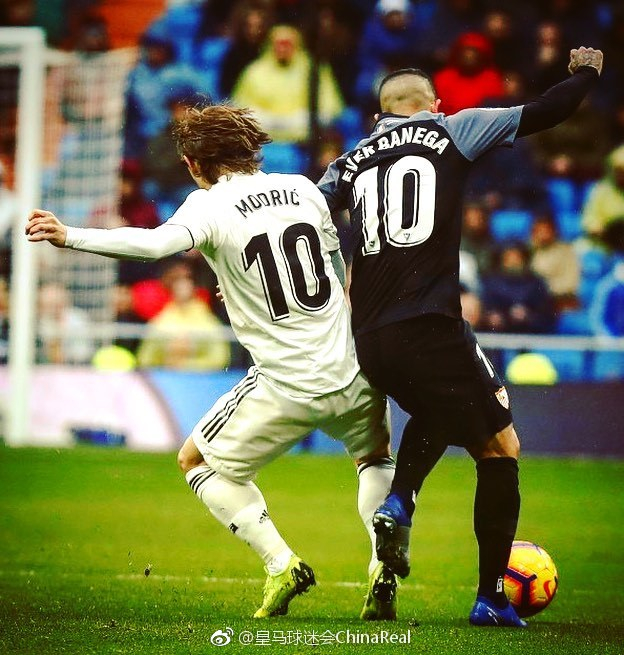 地上足球：偷溜诺坎普释放回归信号？解析梅西为何必重回巴萨（地上足球：夜探诺坎普是回归暗号？深析梅西重返巴萨的必然性）