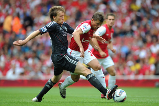 高尔夫俱乐部工作服，选棉还是聚酯纤维？（高尔夫俱乐部工装：该选棉质还是聚酯纤维？）