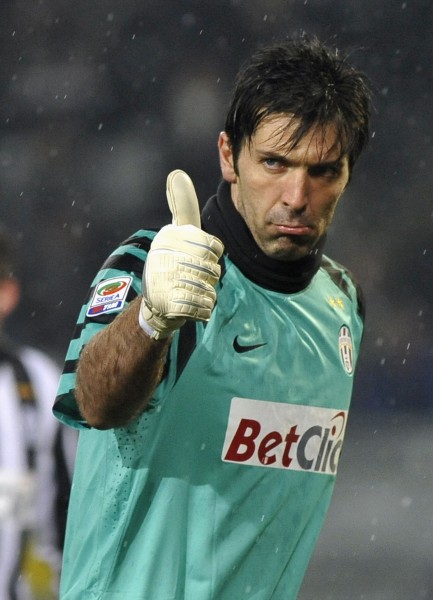 父子传承！伊布儿子获征召，将代表米兰参加意大利超级杯（子承父业！伊布之子入选米兰大名单，随队征战意大利超级杯）