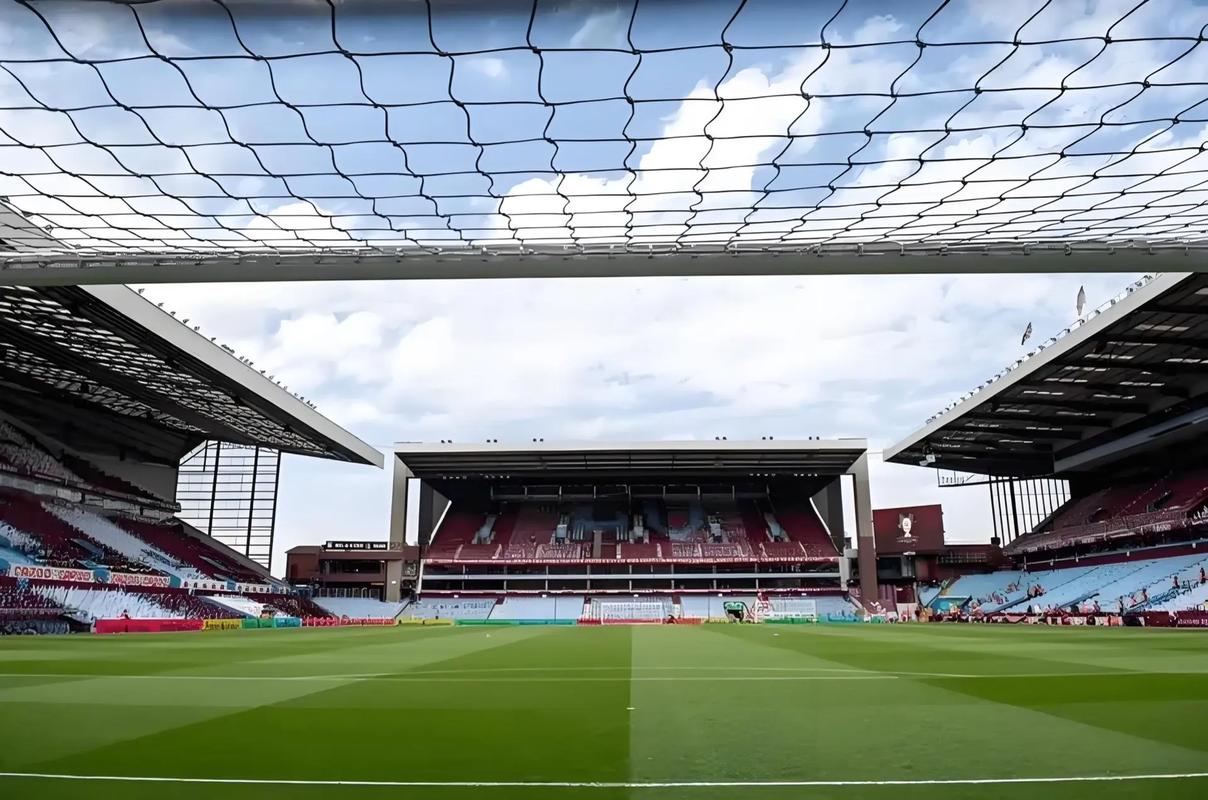 进球机器！2025年俱乐部+国家队凯恩65场比赛轰入60球（凯恩太猛：2025年代表俱乐部与国家队65战斩获60球）