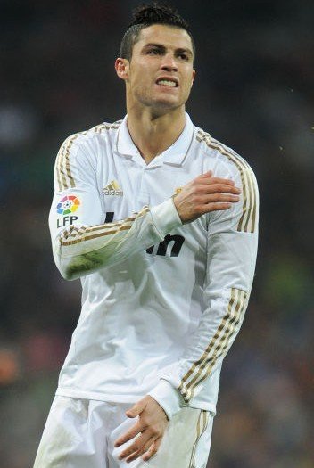 记者：哲凯赖什手指骨折，但他带伤坚持参加比赛和训练（记者披露：哲凯赖什手指骨折，仍带伤参加比赛与训练）