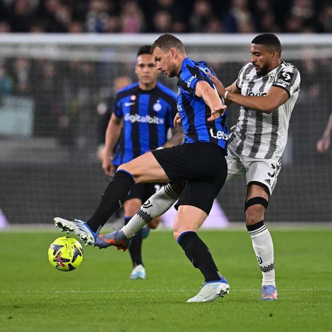 留住中场核心！曝利物浦接近与赫拉芬贝赫续下长约（利物浦接近与赫拉芬贝赫续签长约，中场引擎留队在望）