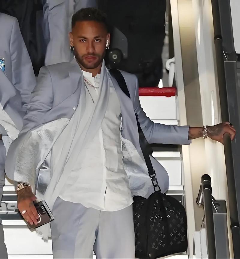 多家西媒：德容缺席本轮联赛的原因为家庭私人事务（多家西媒：德容因家庭私事缺席本轮联赛）